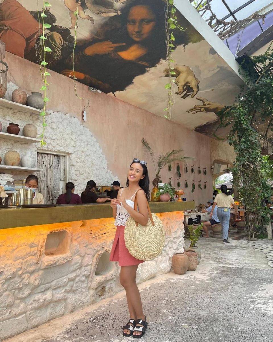 OOTD liburan ala Kaneishia Yusuf (instagram.com/kaneishiayusuf05)