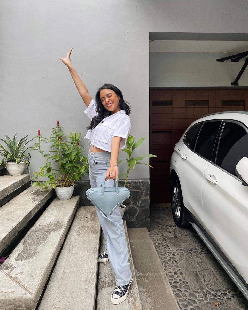 OOTD liburan ala Kaneishia Yusuf (instagram.com/kaneishiayusuf05)