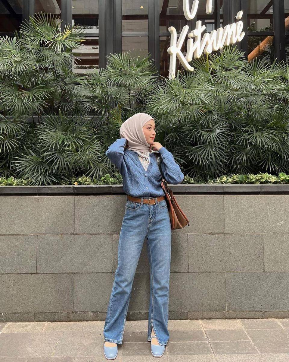 inspirasi outfit warna biru denim (instagram.com/meiraniap)
