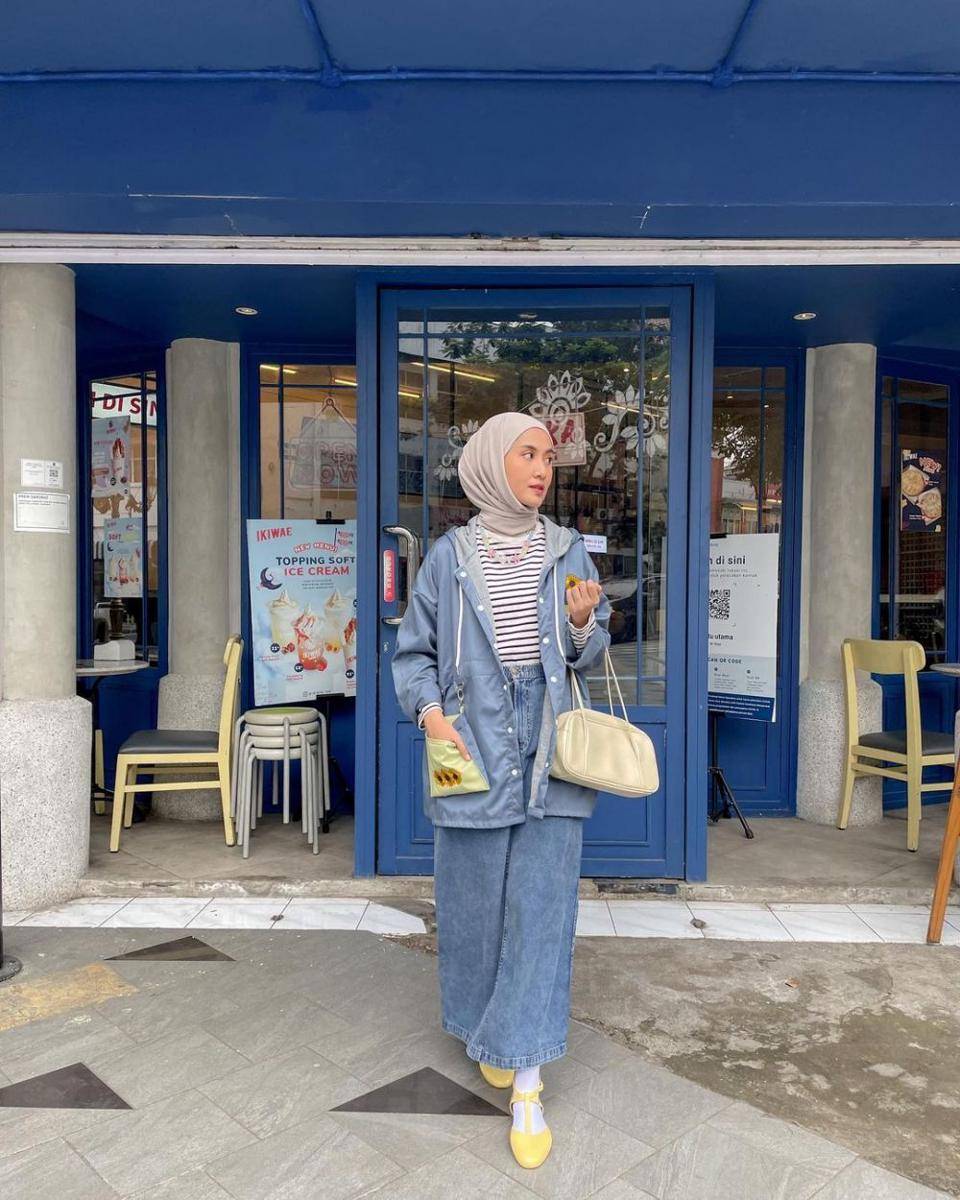 inspirasi outfit warna biru denim (instagram.com/inasrana)
