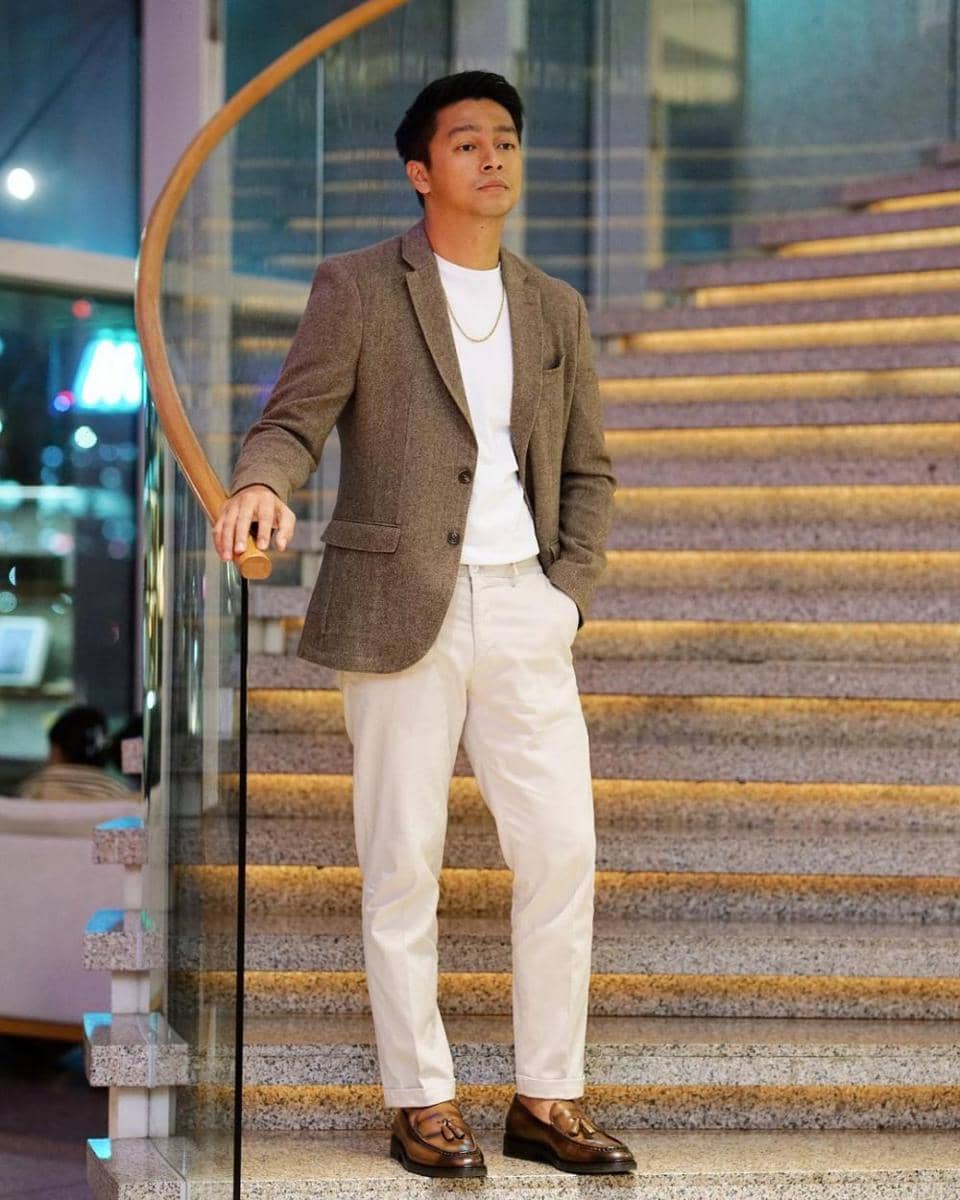 potret Deva Mahenra dalam balutan jas (instagram.com/devamahenra)