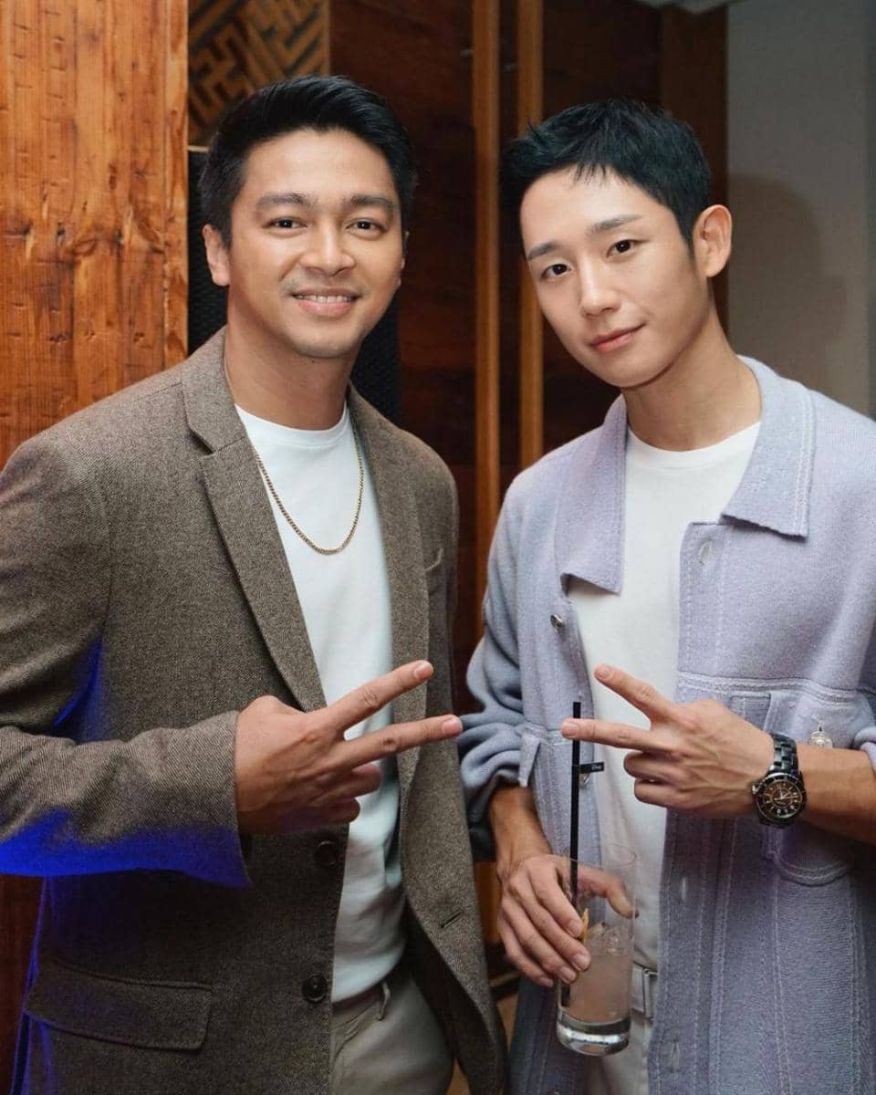 potret Deva Mahenra dalam balutan jas bersamaa Jung Hae-in (instagram.com/devamahenra)