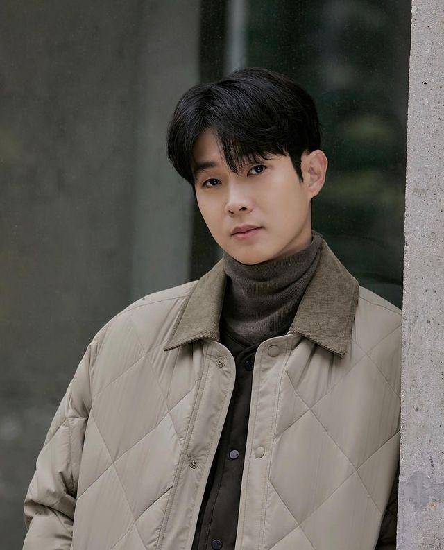 Choi Woo Shik (instagram.com/dntlrdl)