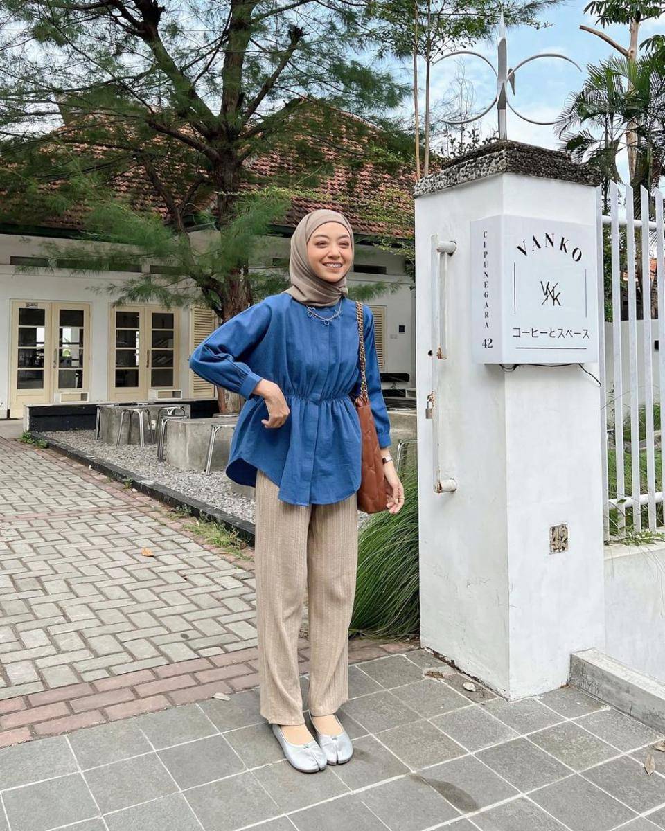 inspirasi outfit warna biru denim (instagram.com/meiraniap)
