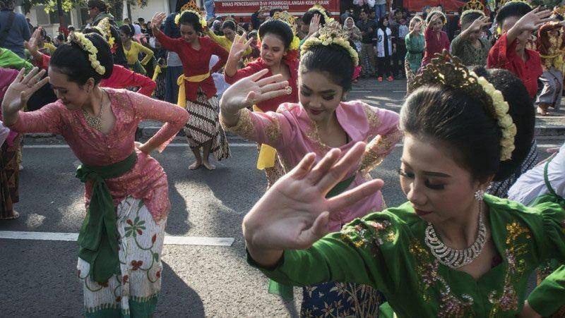 Ilustrasi Tari Jaipong (ANTARA FOTO/NOVRIAN ARBI)
