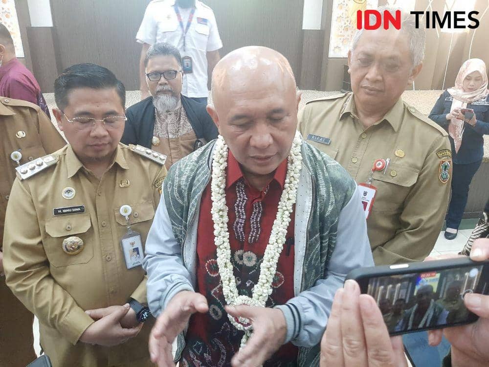 Menteri Koperasi dan Usaha Kecil Menengah (UKM) Teten Masduki menjadi pembicara dalam seminar bisnis kawal inkubator 2023 di aula Kayuh Baimbai Banjarmasin, Selasa (31/1/2023). (IDN Times/Hamdani).