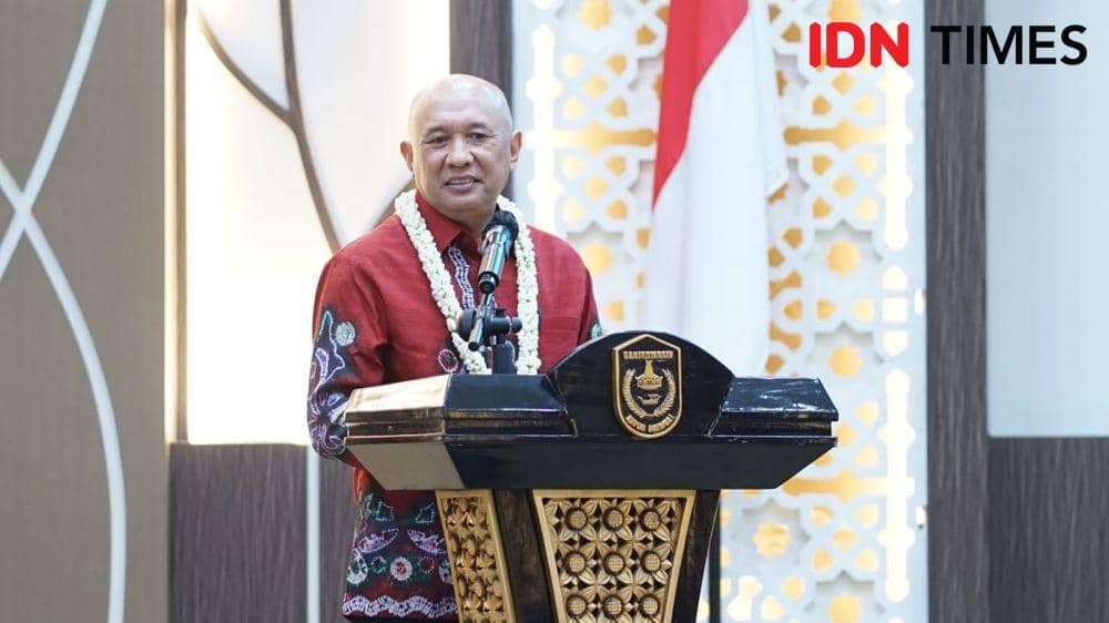Menteri Koperasi dan Usaha Kecil Menengah (UKM) Teten Masduki menjadi pembicara dalam seminar bisnis kawal inkubator 2023 di aula Kayuh Baimbai Banjarmasin, Selasa (31/1/2023). (IDN Times/Hamdani).