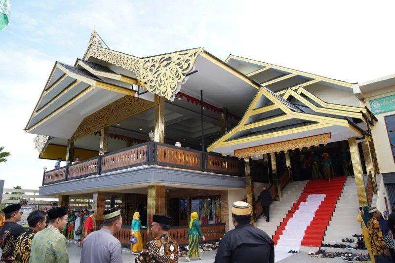 Ilustrasi rumah adat Bugis (ANTARA FOTO/Andilala)