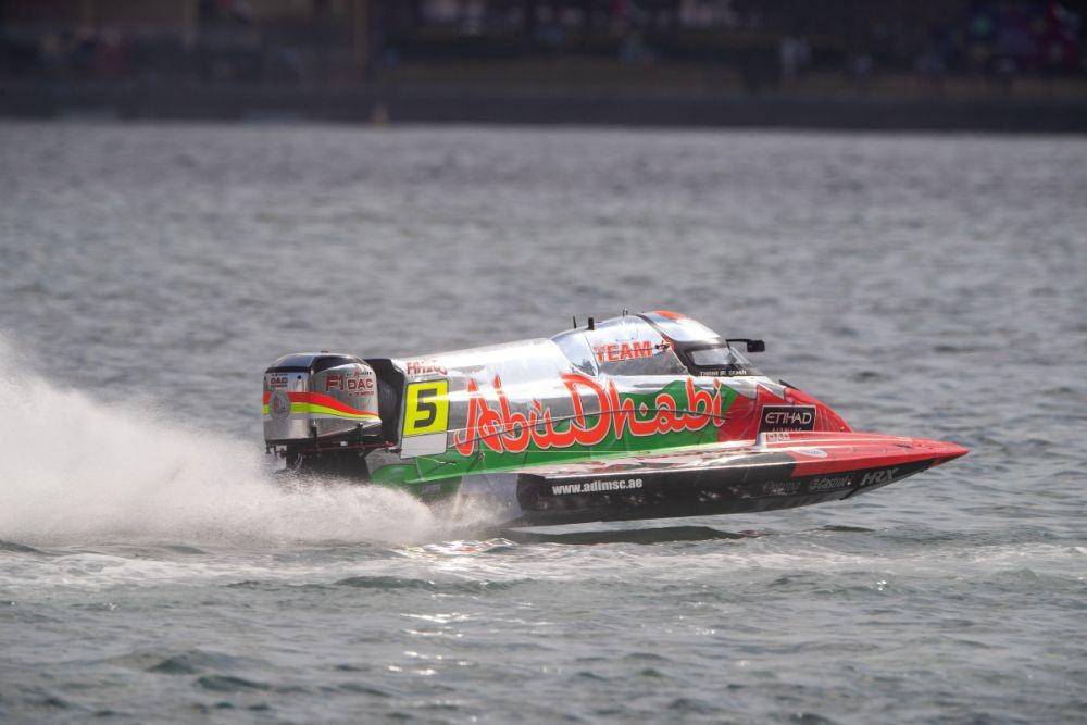 Pembalap F1H2O asal Tim Abu Dhabi (f1h2o.com)