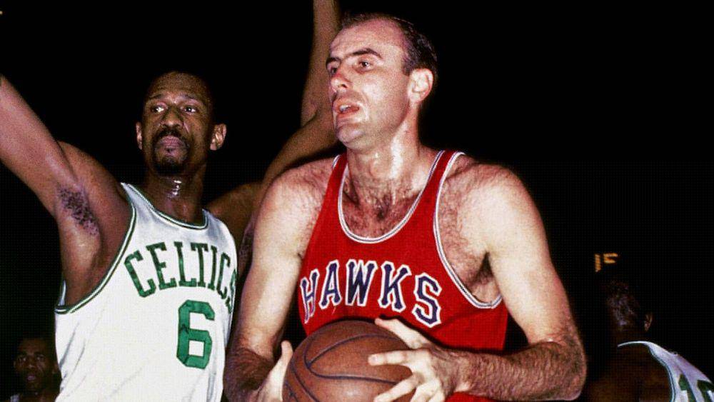 Bill Russell (kiri) dan Bob Pettit (kanan) (nba.com)