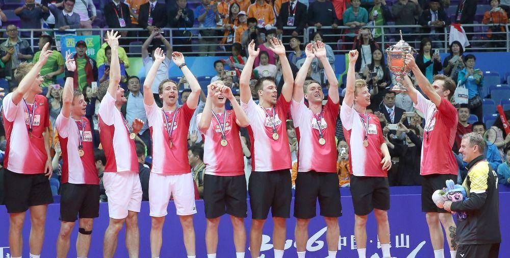 Timnas bulu tangkis putra Denmark sedang merayakan raihan gelar juara Thomas Cup 2016 di Kunshan, China. (bwfthomasubercups.bwfbadminton.com)