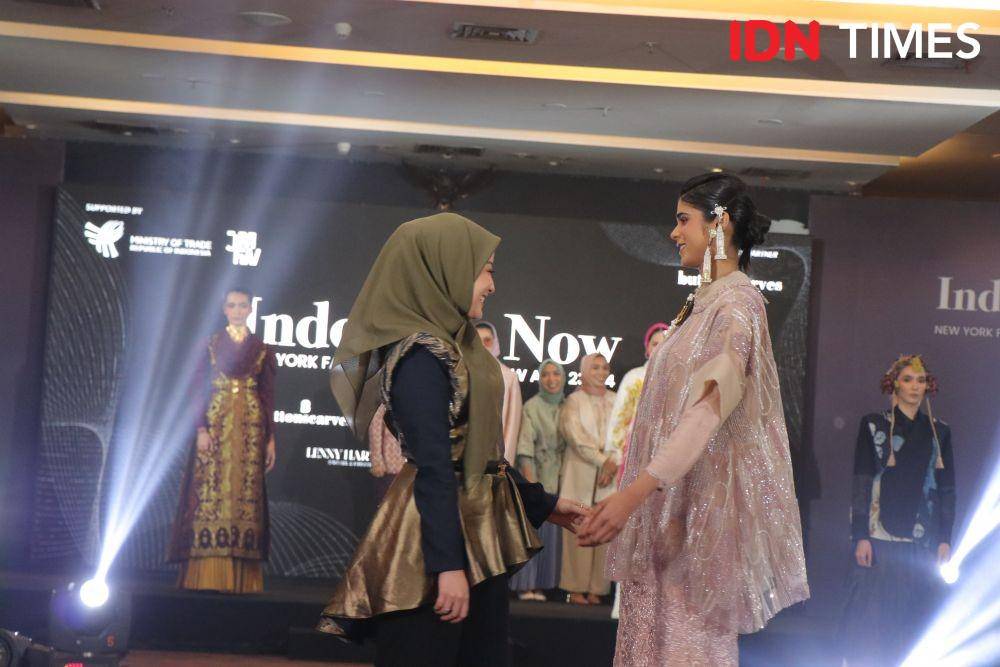Zeta Prive, sebagai salah satu brand fashion Indonesia yang akan tampil di New York Fashion Week 2023 dalam gabungan Indonesia Now. 31 Desember 2023. (IDN Times/M. Tarmizi Murdianto)