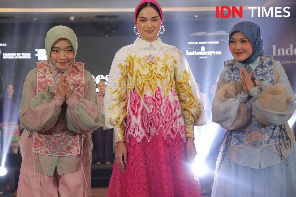 Ayu Dyah Andari x BT Batik Trusmi, sebagai salah satu brand fashion Indonesia yang akan tampil di New York Fashion Week 2023 dalam gabungan Indonesia Now. 31 Desember 2023. (IDN Times/M. Tarmizi Murdianto)