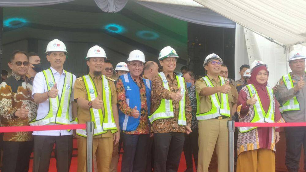 Foto bersama Menteri Kesehatan Budi Gunadi Sadikin usai peletakan batu pertama pembangunan RS UPT Vertikal di CPI, Makassar, Selasa (31/1/2023). IDN Times/Istimewa