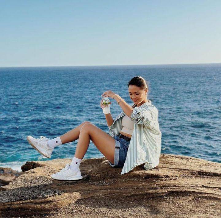 Potret outfit Amanda Rawles (instagram.com/amandarawles)