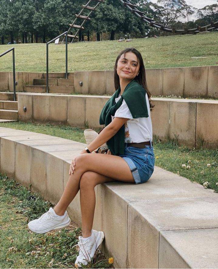 Potret outfit Amanda Rawles (instagram.com/amandarawles)