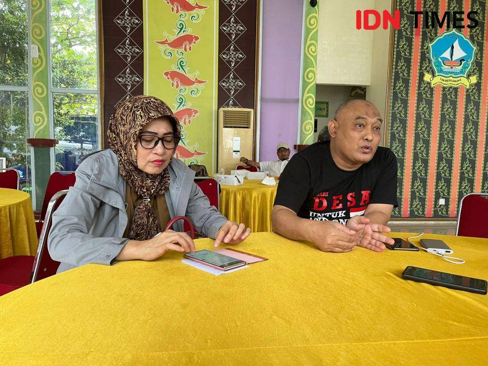 Pelaksana Tugas Kepala Dinas PMD Kepulauan Riau, Misni dan Direktur Pengembangan Kelembagaan Ekonomi dan Investasi Desa, Daerah Tertinggal, dan Transmigrasi, Nugroho Setijo Nagoro (IDN Times/Aryodamar)