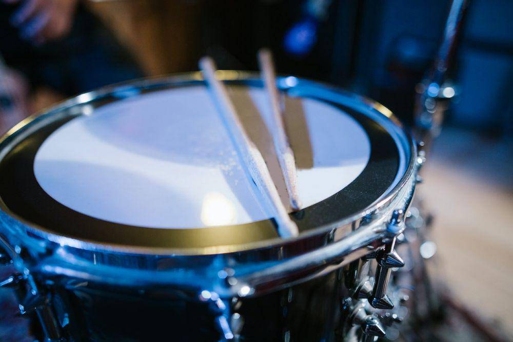 ilustrasi snare drum (pexels.com/RODNAEPRODUCTIONS)