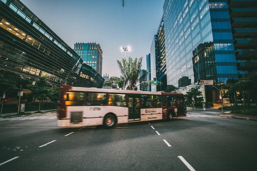 Rumus Kelajuan dan Kecepatan: Perbedaan dan Contohnya