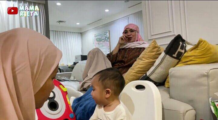 Rayyanza belajar minta maaf. (youtube.com/Mama Rieta)