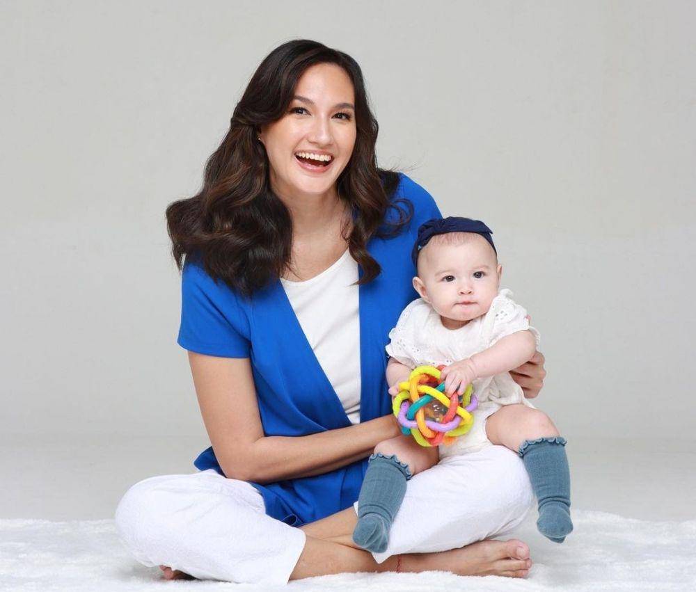 Nadine Chandrawinata momong anak(instagram.com/nadinelist)