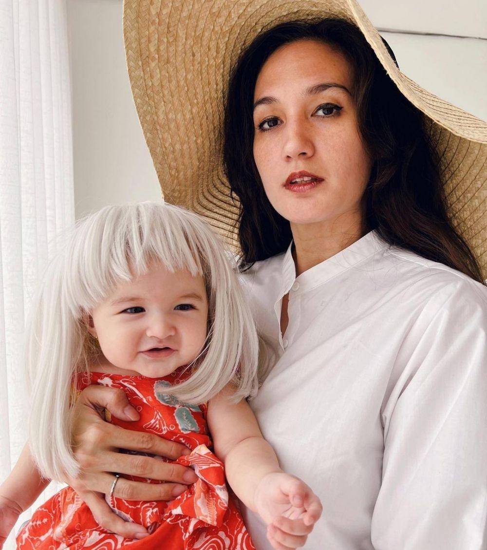 Nadine Chandrawinata momong anak(instagram.com/nadinelist)