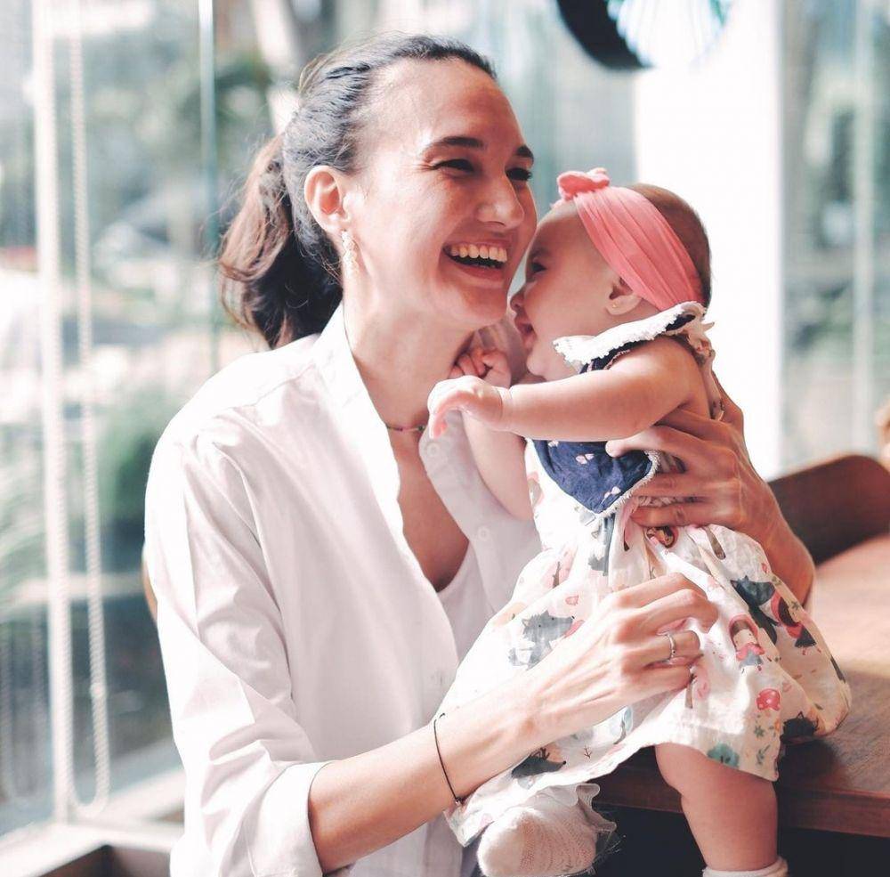 Nadine Chandrawinata momong anak(instagram.com/nadinelist)