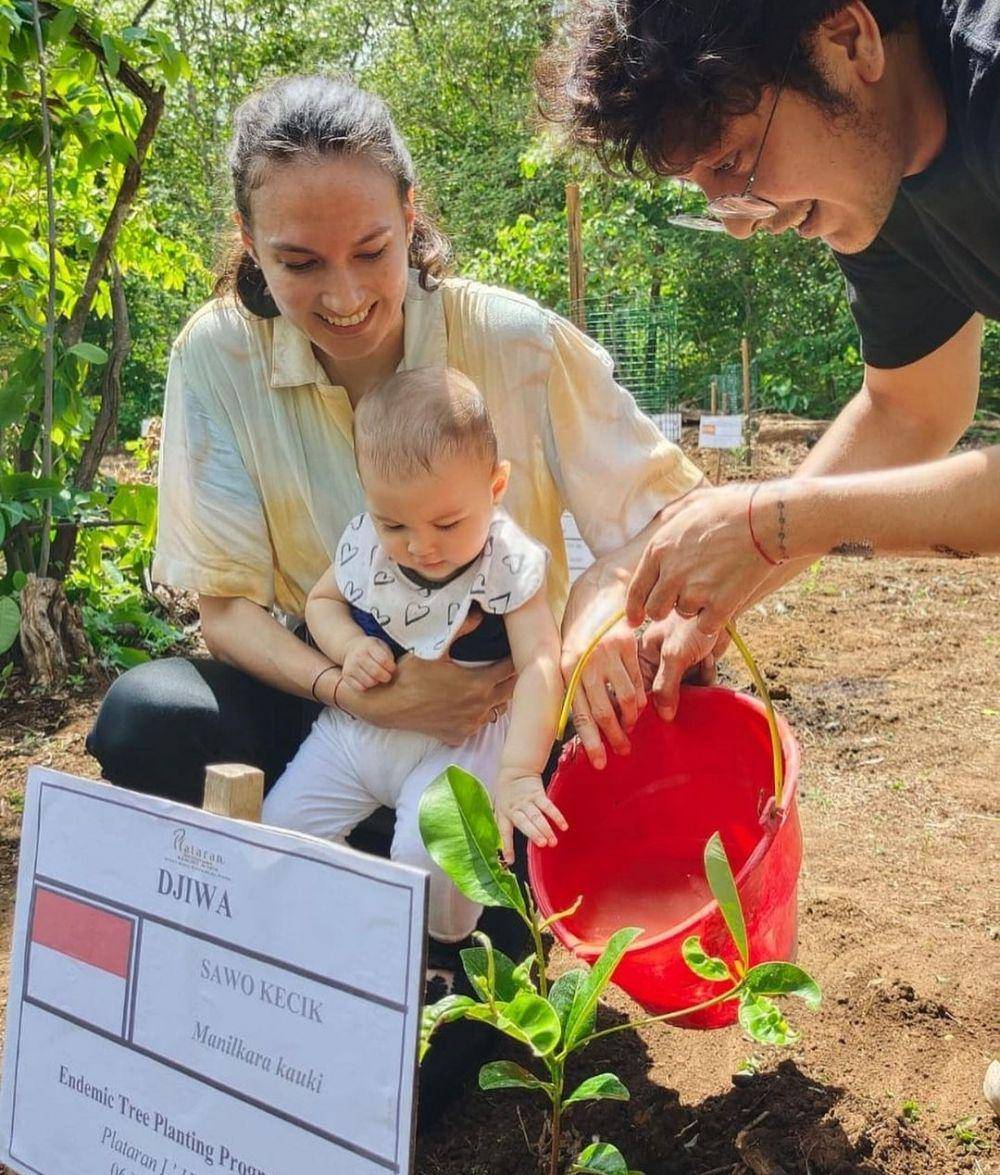 Nadine Chandrawinata momong anak(instagram.com/nadinelist)
