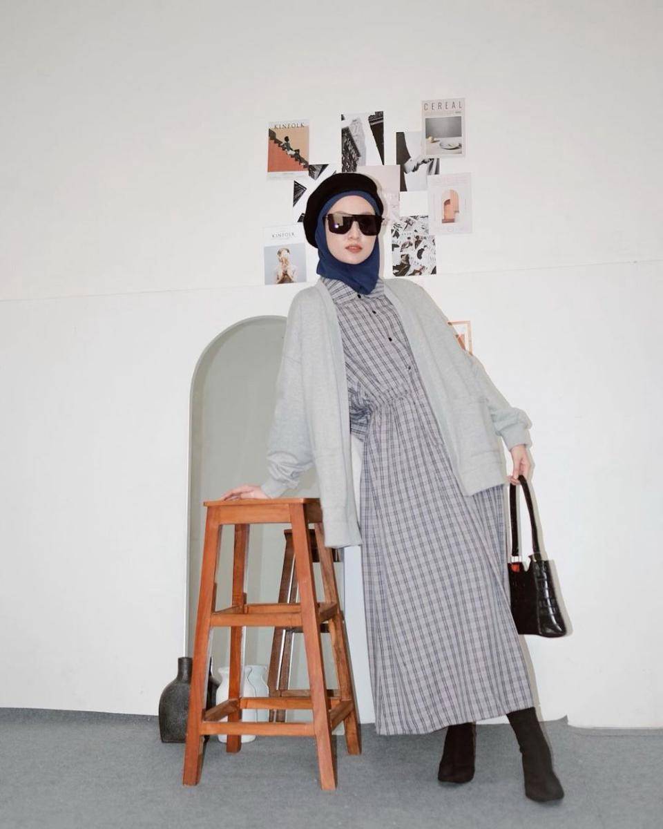 OOTD hijab motif gingham ala Inas Rana (instagram.com/inasrana)