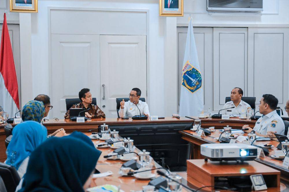Menteri Kesehatan Budi Gunadi Sadikin dan PJ Gubernur DKI Jakarta Heru Budi Hartono melakukan rapat penurunan stunting. (dok. Humas Pemprov DKI Jakarta)