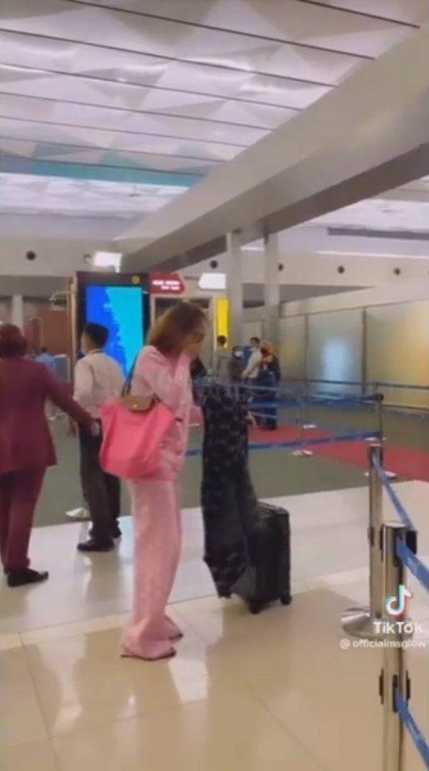Bunda Corla pulang ke Jerman (tiktok.com/@officialmsglow)