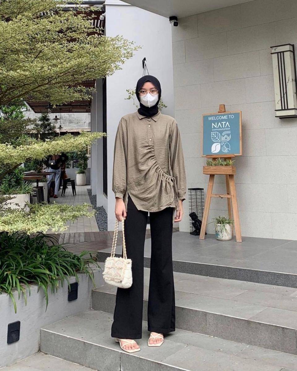 Gaya kondangan dengan drawstring top (instagram.com/lutvy_putri)