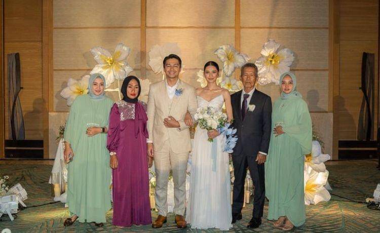 Ibu Deva Mahenra tak senyum (Instagram.com/miktambayong)