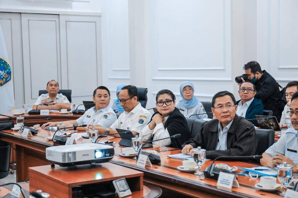 Menteri Kesehatan Budi Gunadi Sadikin dan PJ Gubernur DKI Jakarta Heru Budi Hartono melakukan rapat penurunan stunting. (dok. Humas Pemprov DKI Jakarta)
