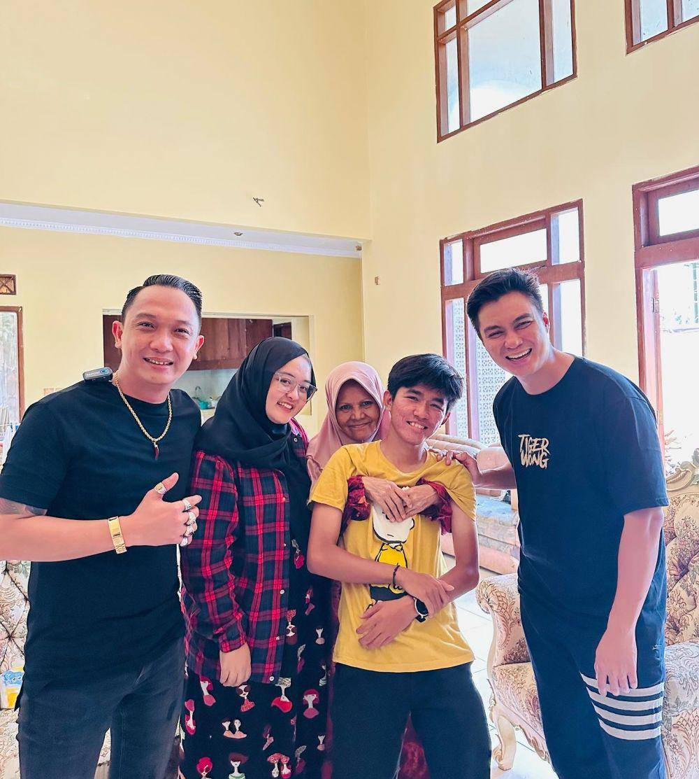 Potret Jhon LBF dan Baim Wong ke rumah Tiko dan Bu Eny (instagram.com/jhonlbf)