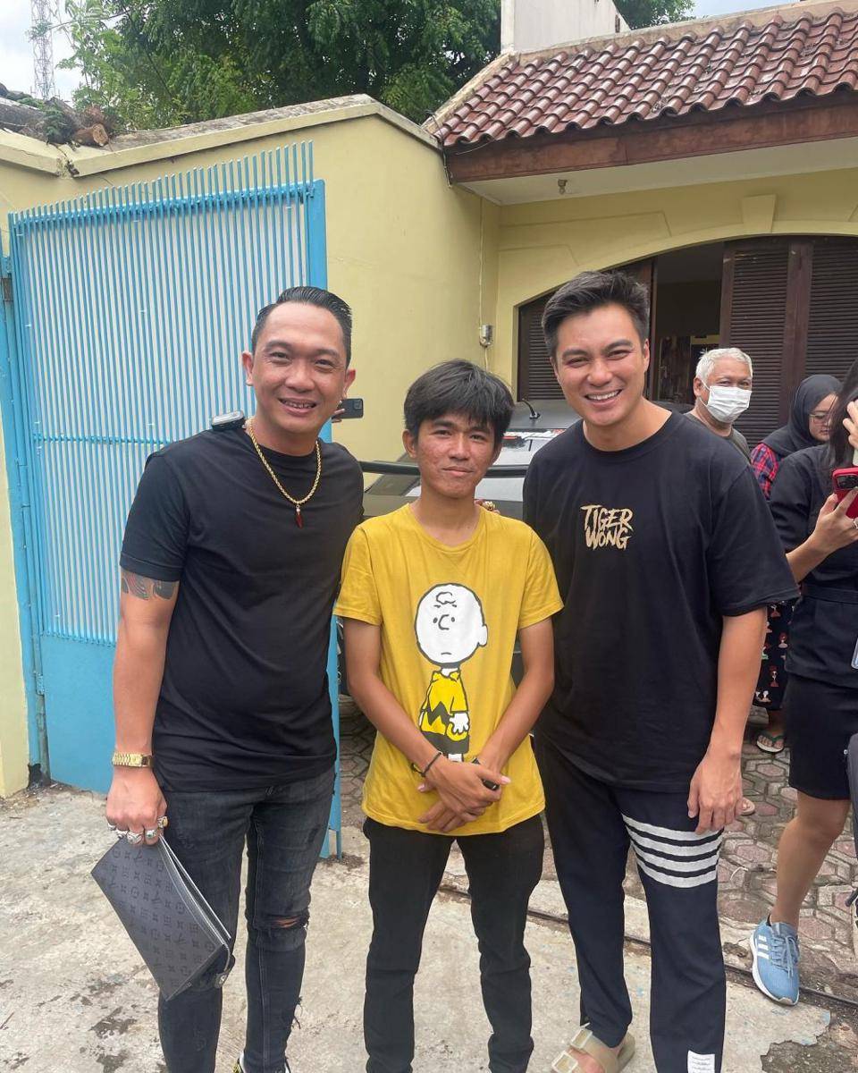 potret Jhon LBF dan Baim Wong ke rumah Tiko dan Bu Eny (instagram.com/exalted_kou)