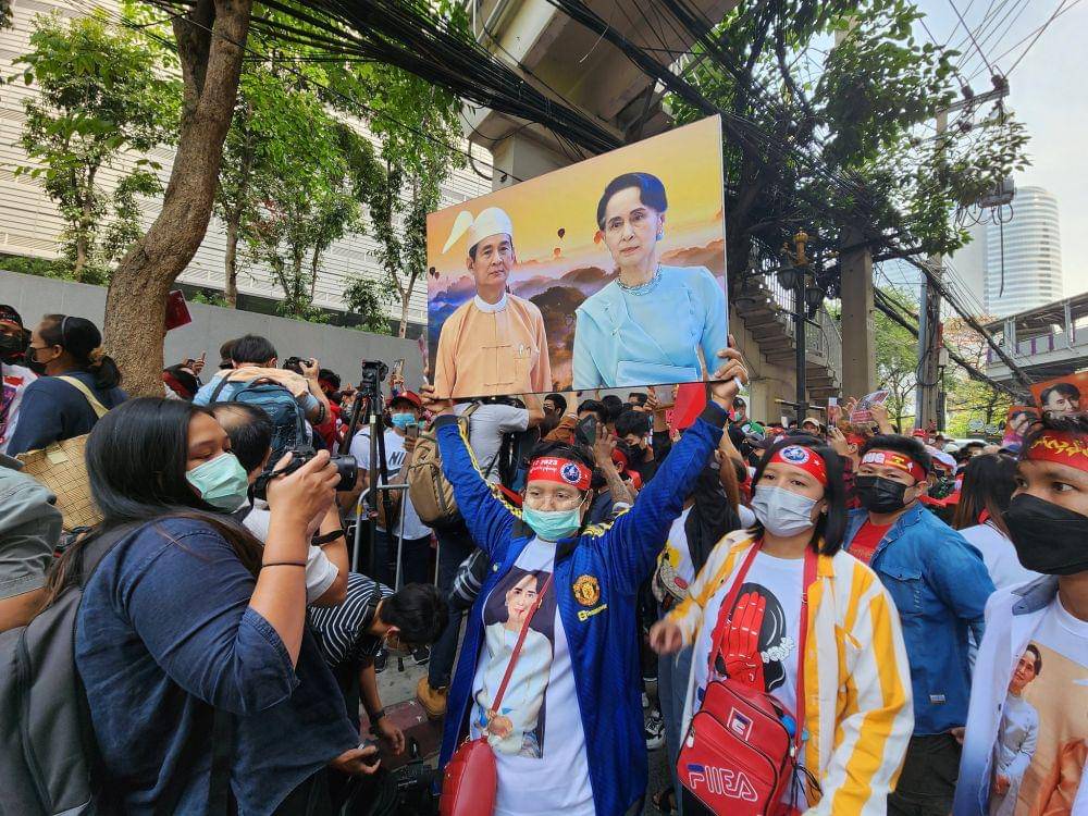 Unjuk rasa menentang Junta Myanmar di Bangkok, Thailand (twitter.com/MayWongCNA)