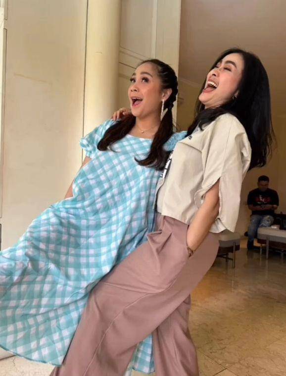 potret Iis Dahlia syuting di Andara (instagram.com/isdadahlia)