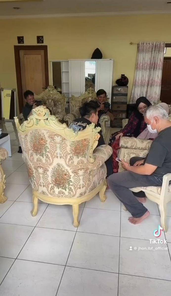 potret Jhon LBF dan Baim Wong ke rumah Tiko dan Bu Eny (instagram.com/jhonlbf)
