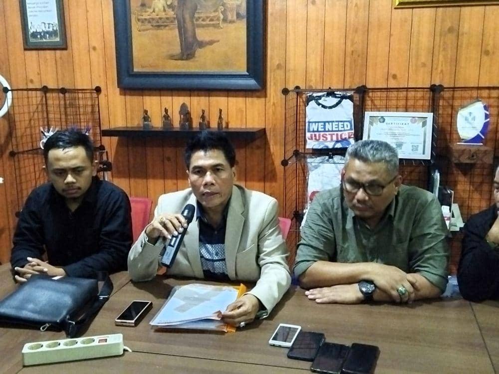 Tim TATAK Dampingi 5 Tersangka Pengerusakan Kantor Arema FC
