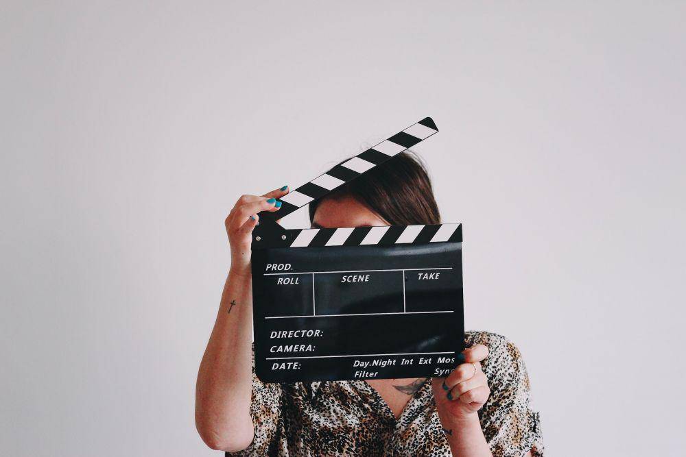 ilustrasi proses syuting film (unsplash.com/Jon Tyson)