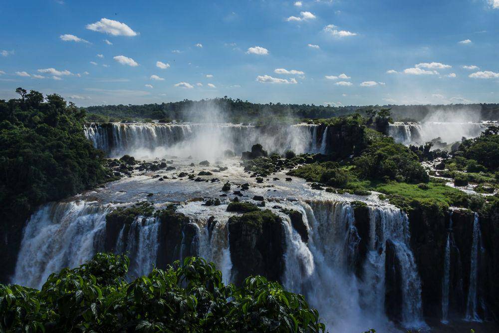ilustrasi air terjun Iguazu (pexels.com/@wilsonvitorino)