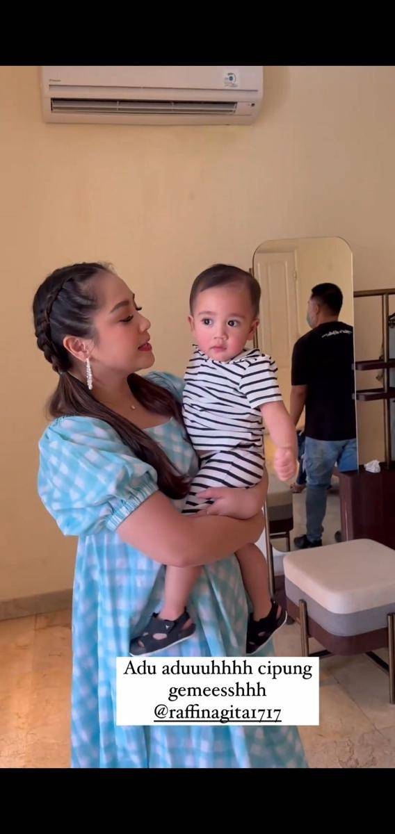 potret Iis Dahlia syuting di Andara (instagram.com/isdadahlia)