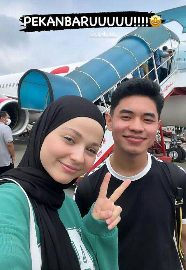 Tugba dan keluarga Fiki Naki (instagram.com/fikinakii)