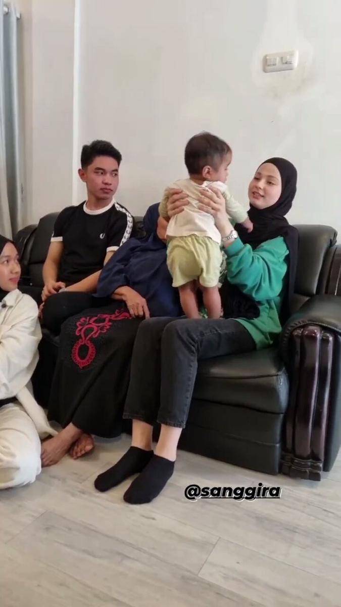 Tugba dan keluarga Fiki Naki (instagram.com/sanggiara)