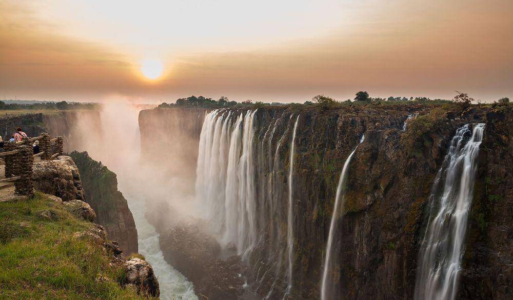 Air Terjun Victoria (worldatlas.com)