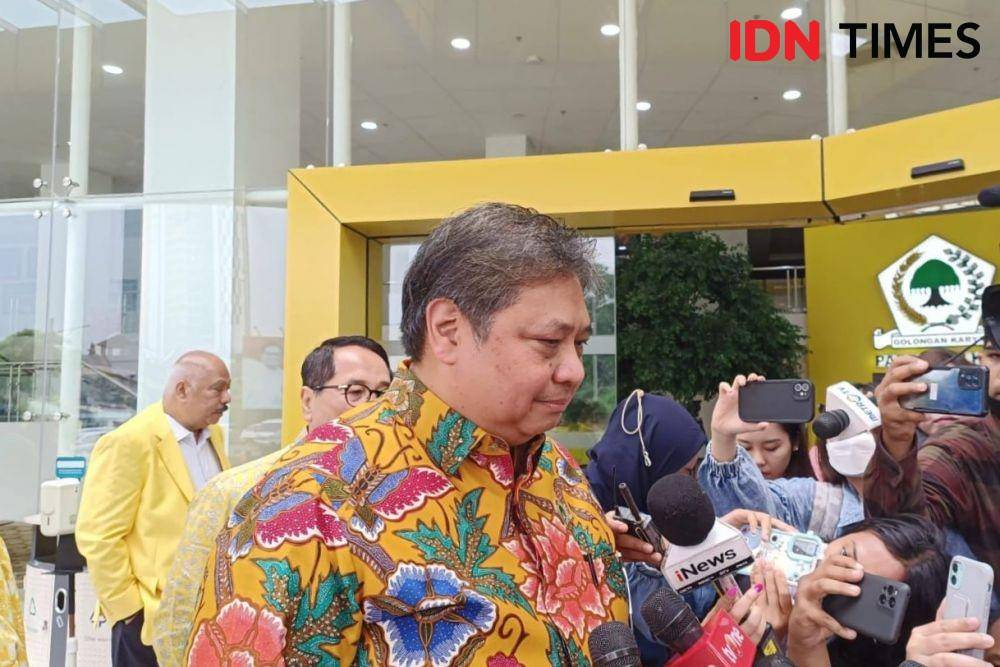 Ketua Partai Golkar Airlangga Hartarto di DPP Partai Golkar, Rabu (1/2/2023). (IDN Times/Melani Putri)