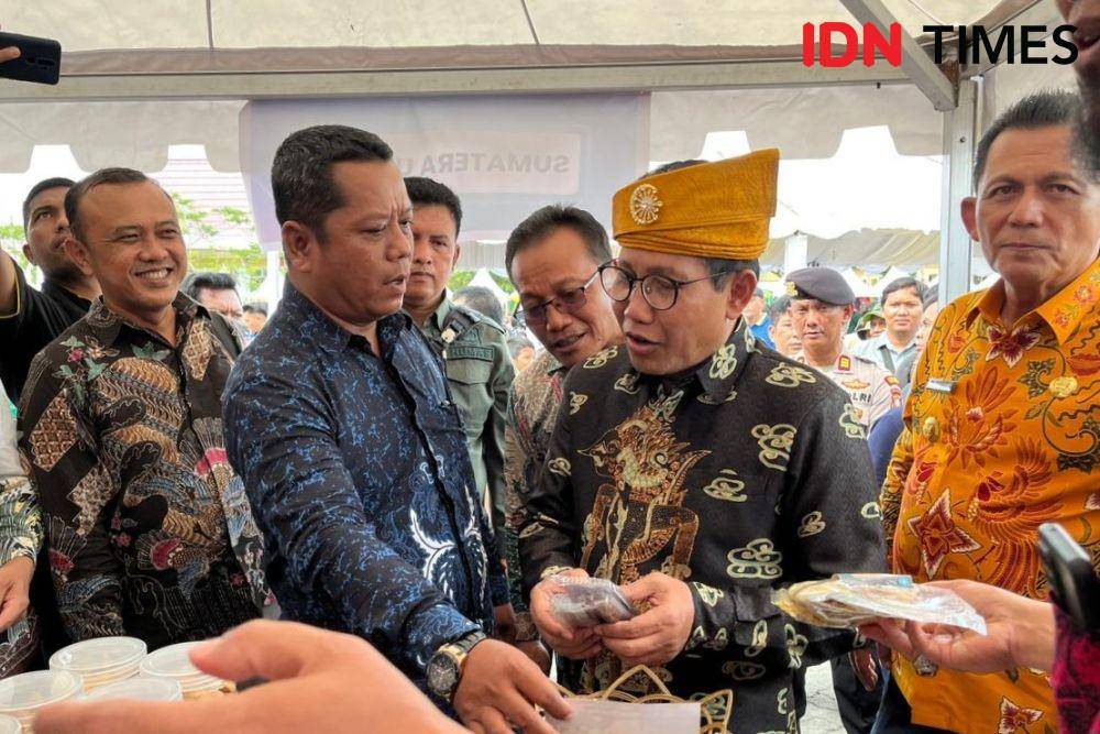 Menteri Desa PDTT, Abdul Halim Iskandar di Bazaar Hari BUMDes di Bintan, Kepulauan Riau (IDN Times/Aryodamar)