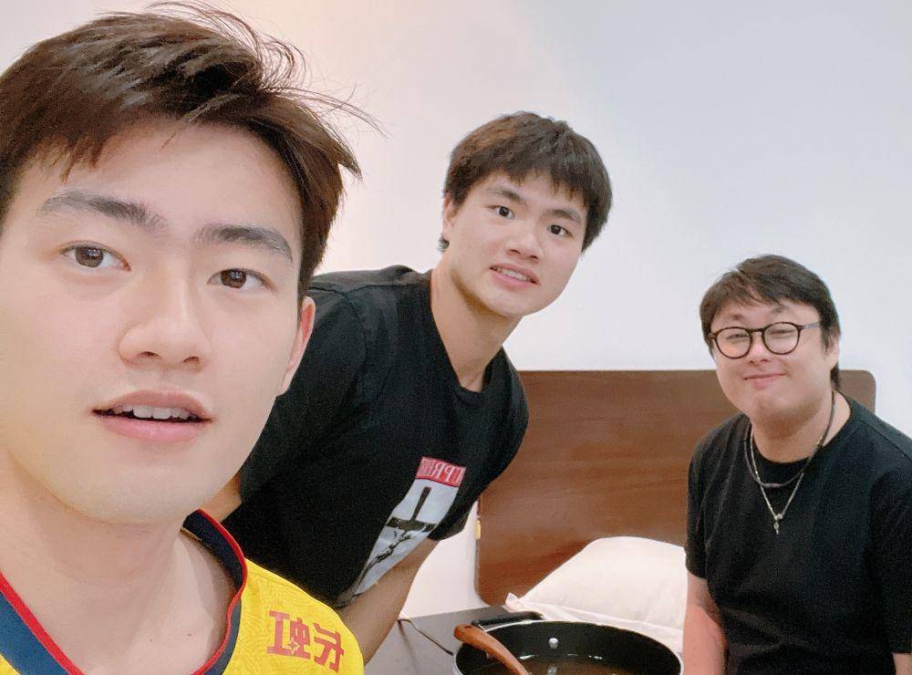 Wang Chang bersama Liang Wei Keng (weibo.cn/Wang Chang)