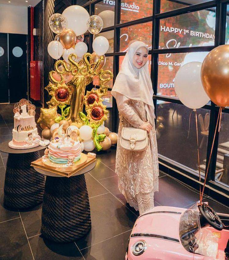 potret outfit pakai kebaya syar'i ala Chaca Frederica (instagram.com/chafrederica)